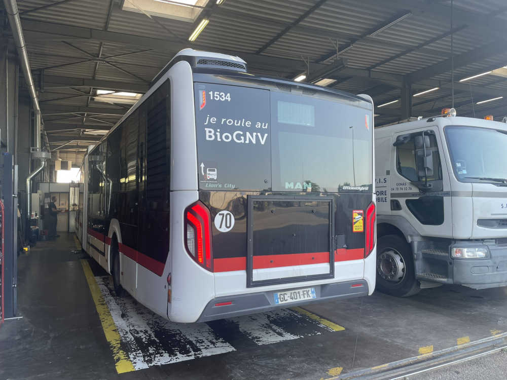 Un car TCL chez la société Servis - L'Accessoire Automobile